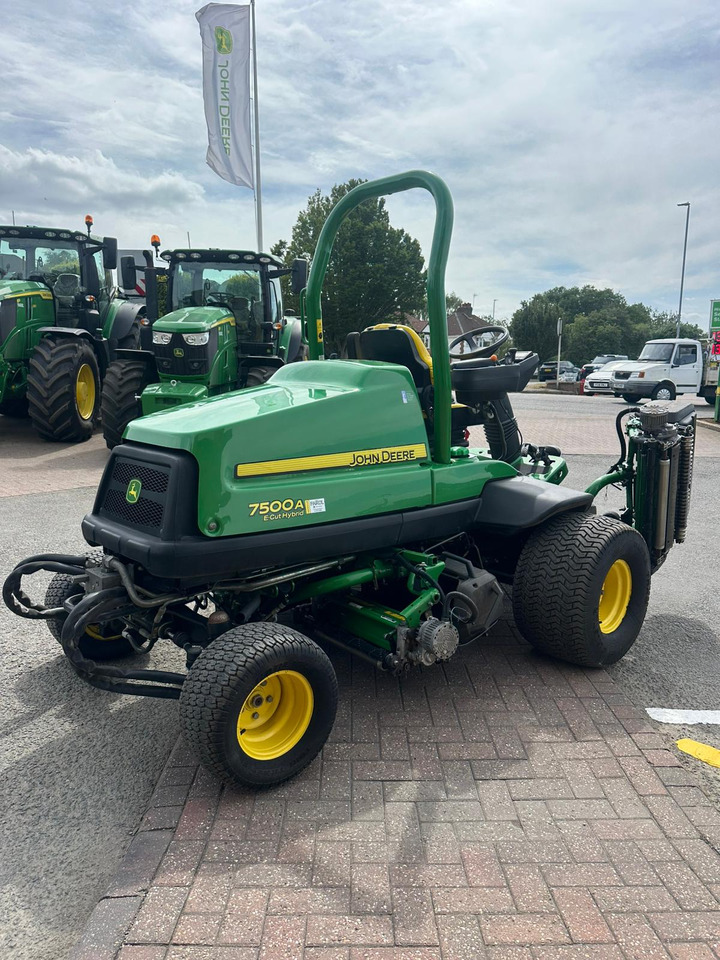 John Deere 7500AE Fairway Mower - Lawn mower: picture 2 John Deere 7500AE Fairway Mower - Lawn mower: picture 2