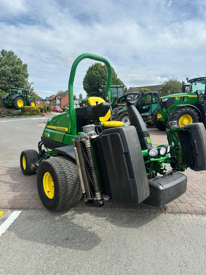 John Deere 7500AE Fairway Mower - Lawn mower: picture 5 John Deere 7500AE Fairway Mower - Lawn mower: picture 5