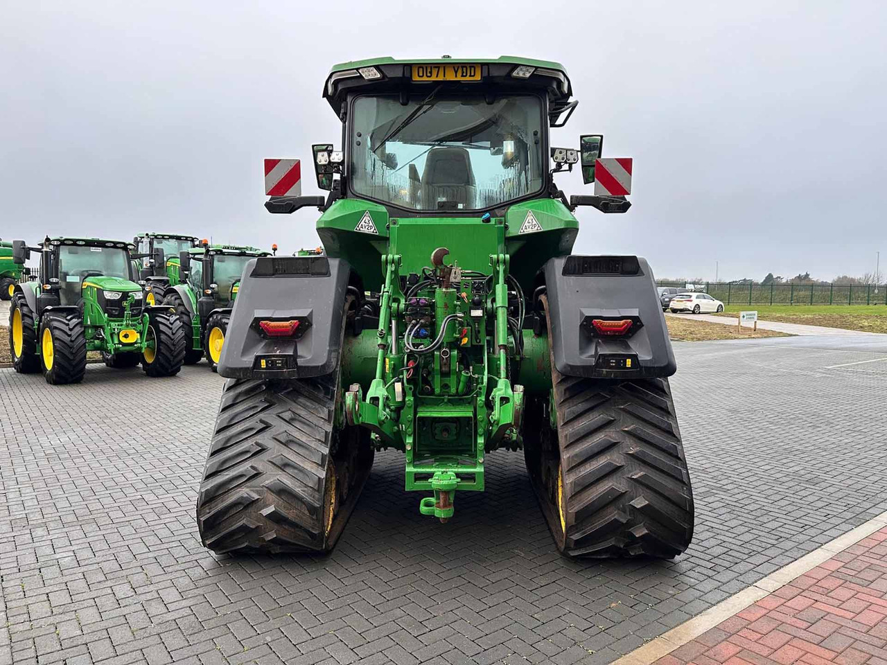 John Deere 8RX 370 - Farm tractor: picture 3 John Deere 8RX 370 - Farm tractor: picture 3