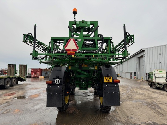 John Deere R4040i - Self-propelled sprayer: picture 4 John Deere R4040i - Self-propelled sprayer: picture 4