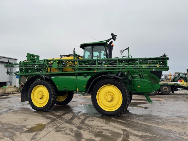 John Deere R4040i - Self-propelled sprayer: picture 1 John Deere R4040i - Self-propelled sprayer: picture 1