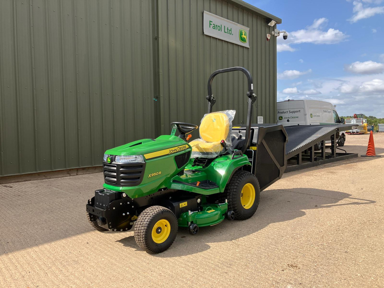 John Deere X950R Commercial Cut & Collect - Lawn mower: picture 1 John Deere X950R Commercial Cut & Collect - Lawn mower: picture 1