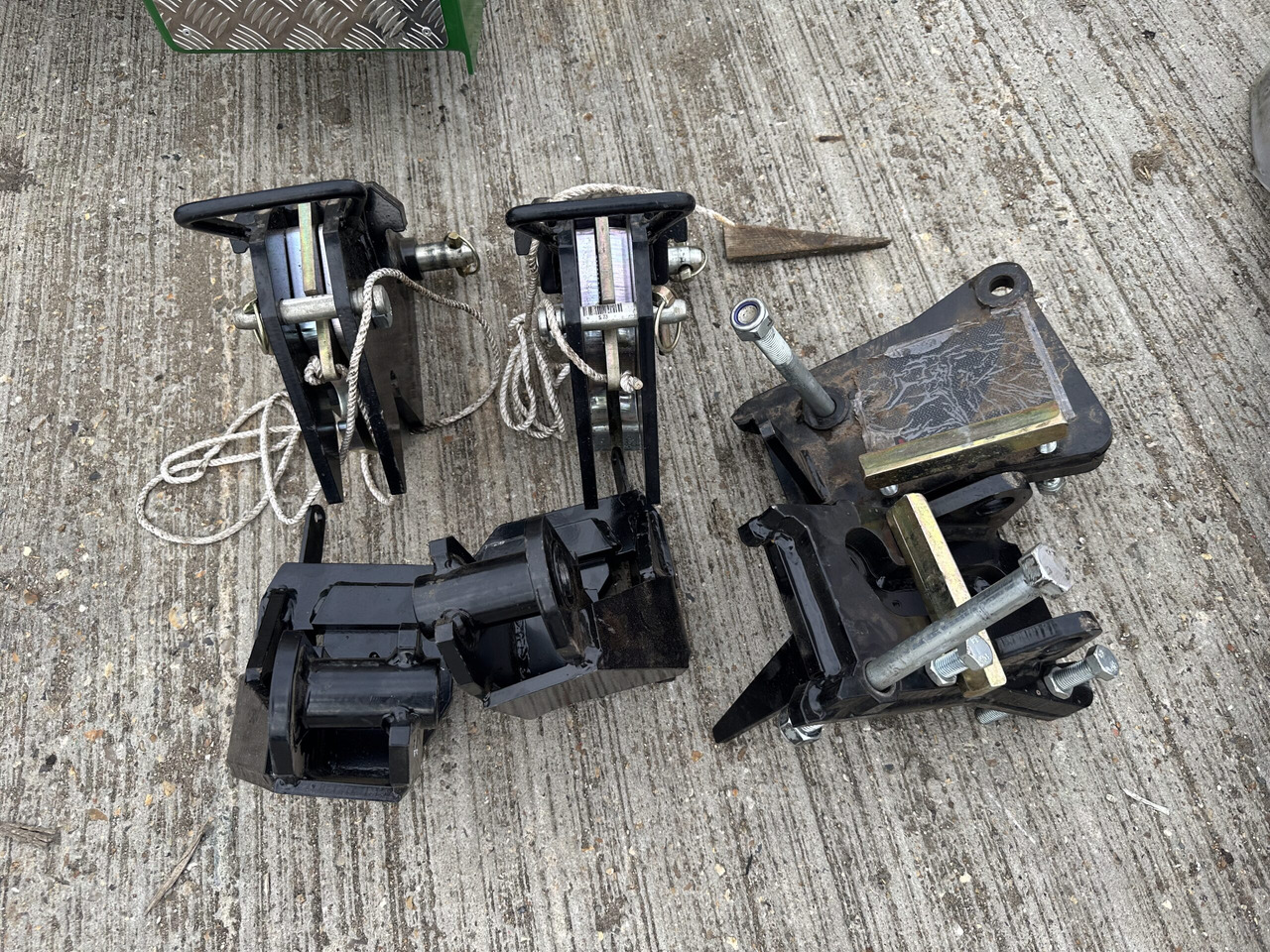 McConnel JCB 4220 Fastrac axle brackets - Boom mower: picture 2 McConnel JCB 4220 Fastrac axle brackets - Boom mower: picture 2