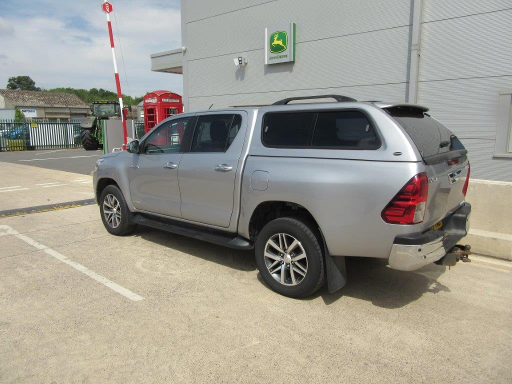 TOYOTA HILUX INVINCIBLE - Pickup truck: picture 4 TOYOTA HILUX INVINCIBLE - Pickup truck: picture 4
