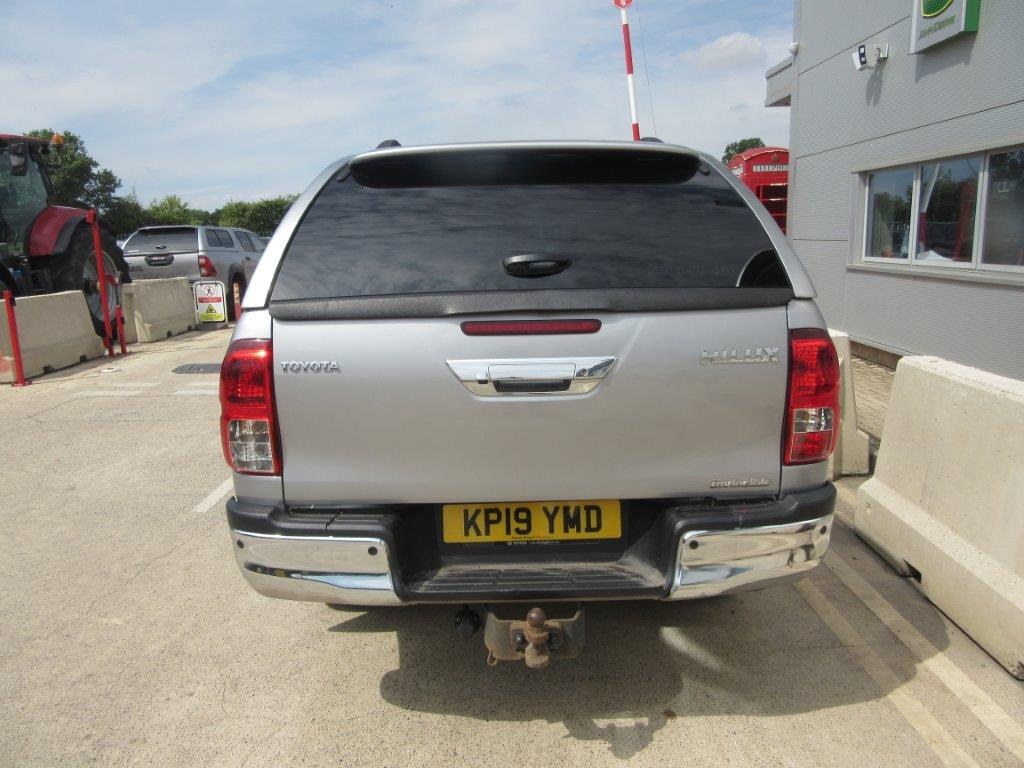TOYOTA HILUX INVINCIBLE - Pickup truck: picture 5 TOYOTA HILUX INVINCIBLE - Pickup truck: picture 5