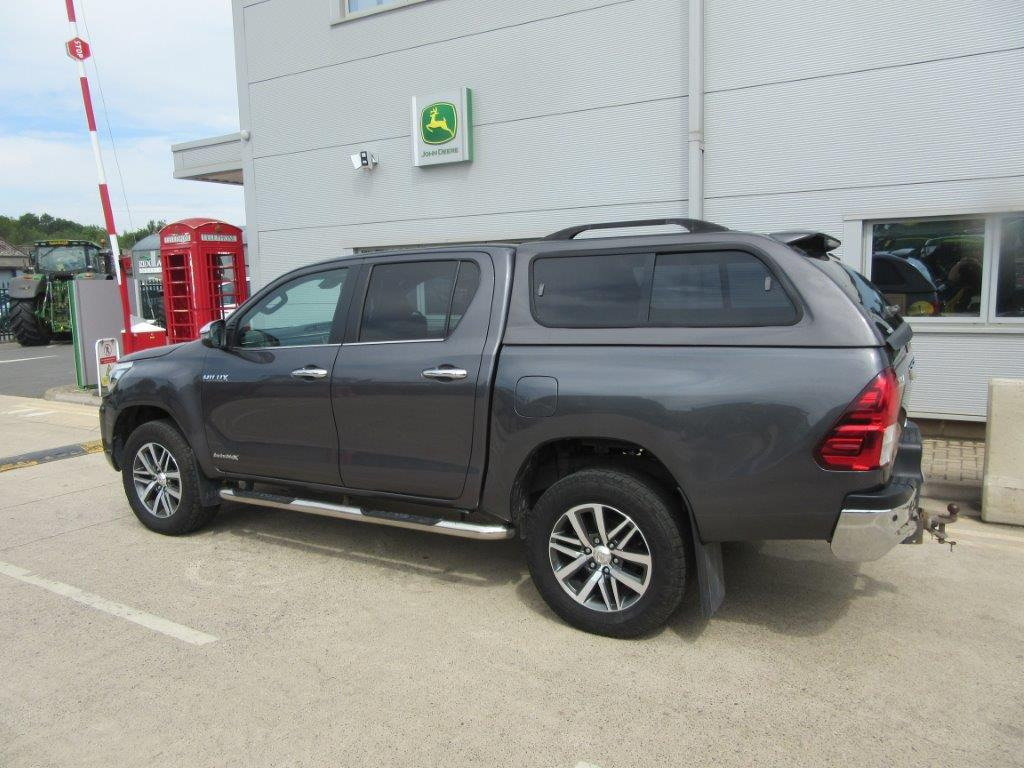 TOYOTA HILUX INVINCIBLE X - Pickup truck: picture 4 TOYOTA HILUX INVINCIBLE X - Pickup truck: picture 4
