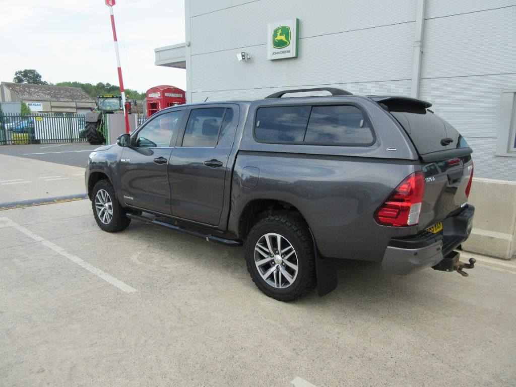 TOYOTA HILUX INVINCIBLE X - Pickup truck: picture 4 TOYOTA HILUX INVINCIBLE X - Pickup truck: picture 4