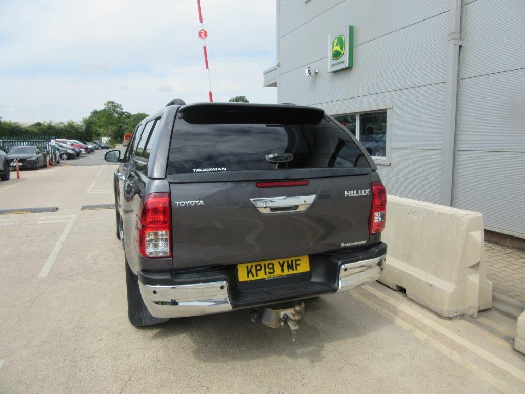 TOYOTA HILUX INVINCIBLE X - Pickup truck: picture 5 TOYOTA HILUX INVINCIBLE X - Pickup truck: picture 5