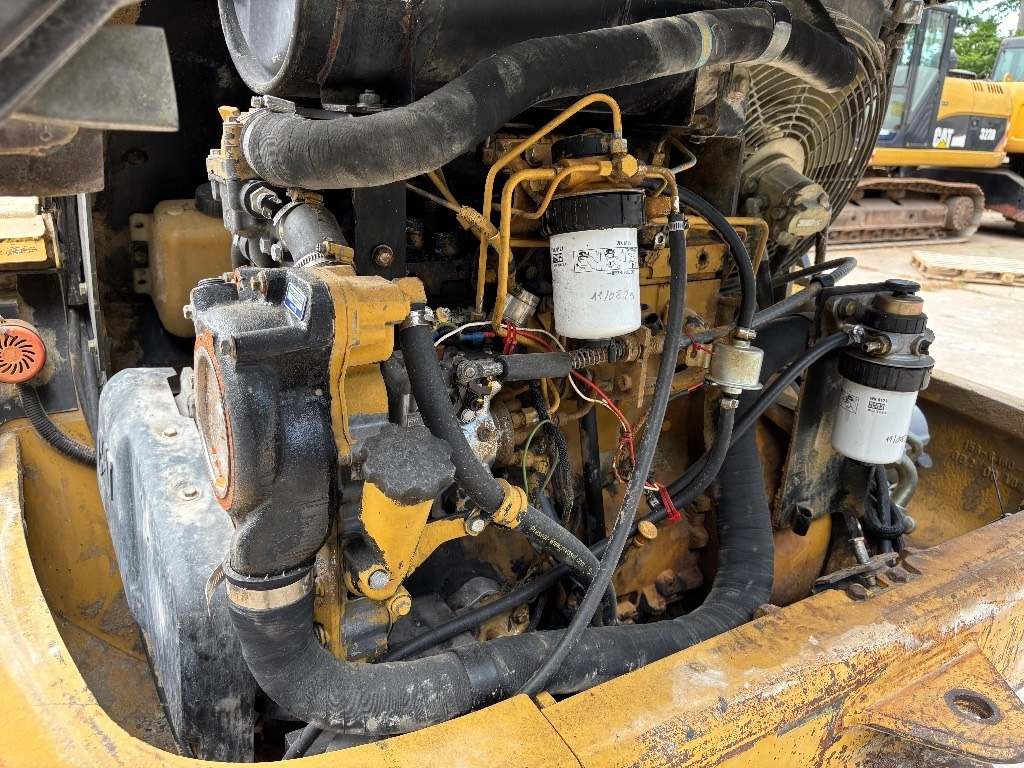 Wheel loader CAT 908: picture 11