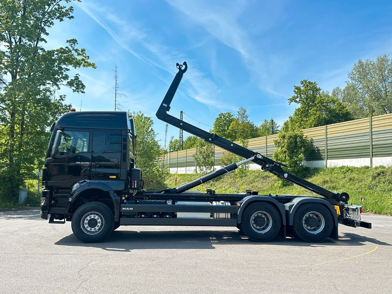 MAN TGS 33.520 6X4 Euro6e Abrollkipper MULTILIFT - Hook lift truck, Crane truck: picture 3 MAN TGS 33.520 6X4 Euro6e Abrollkipper MULTILIFT - Hook lift truck, Crane truck: picture 3