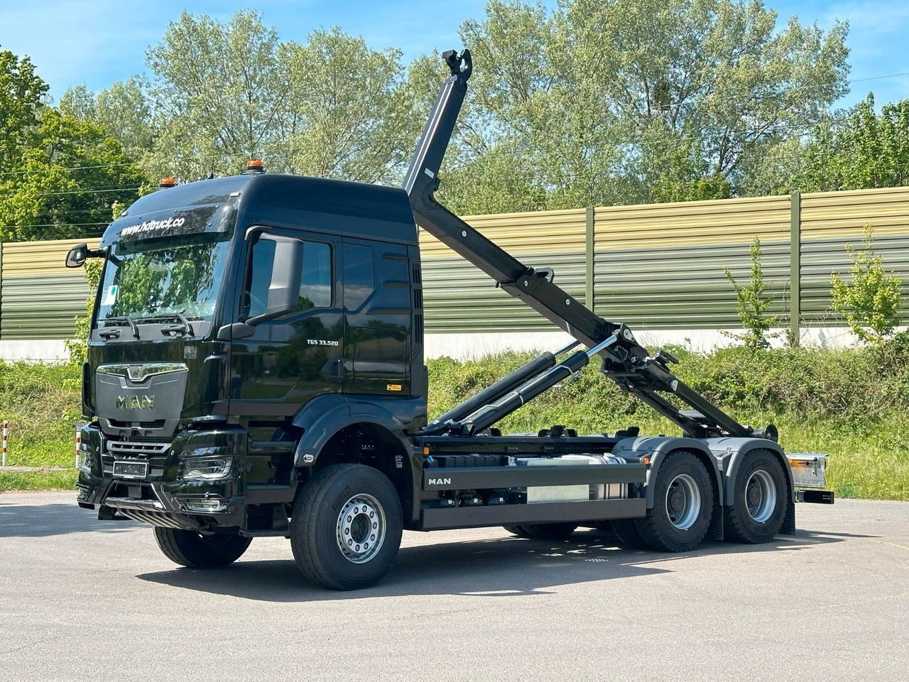 MAN TGS 33.520 6X4 Euro6e Abrollkipper MULTILIFT - Hook lift truck, Crane truck: picture 2 MAN TGS 33.520 6X4 Euro6e Abrollkipper MULTILIFT - Hook lift truck, Crane truck: picture 2