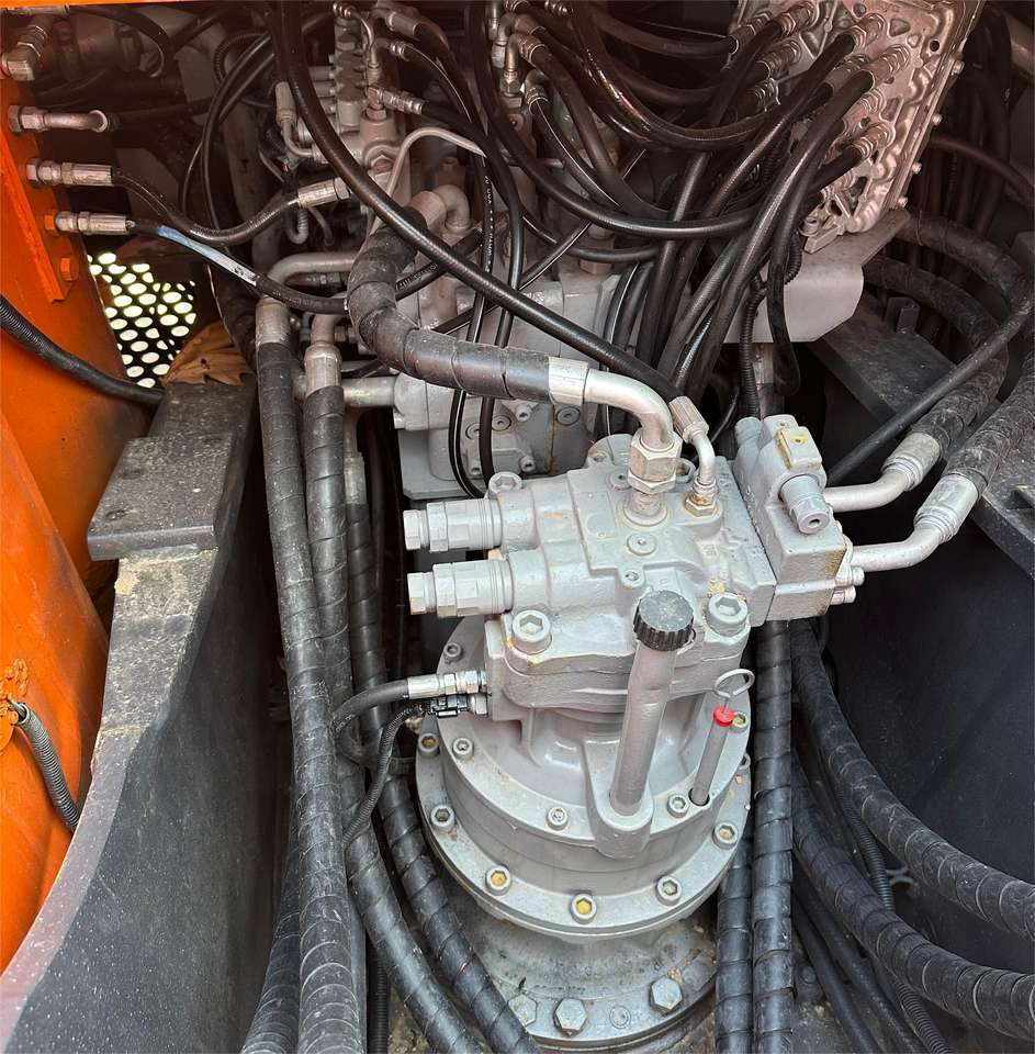 HITACHI ZX200-3 - Crawler excavator: picture 2 HITACHI ZX200-3 - Crawler excavator: picture 2