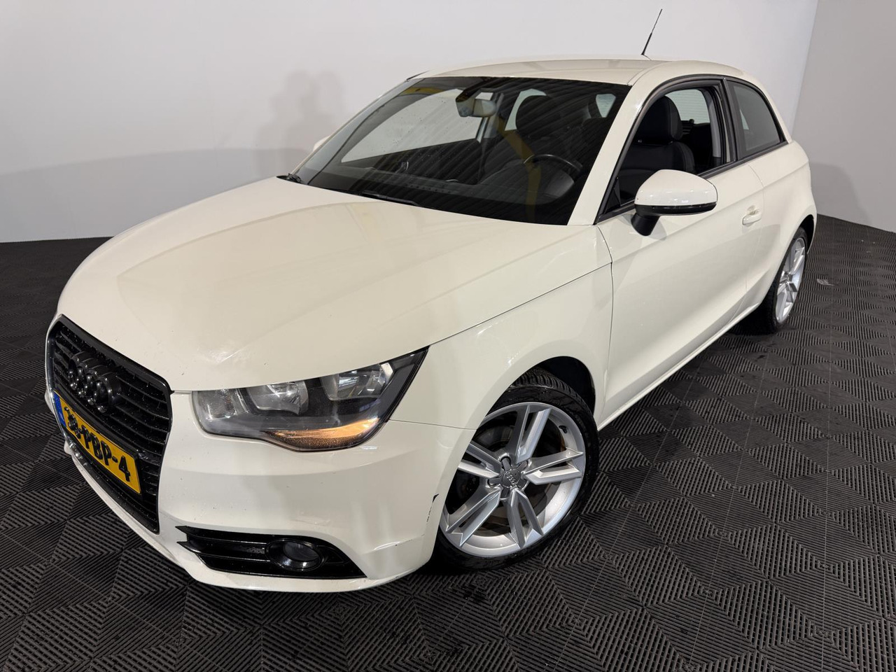 Audi | A1 | 1.2 TFSI Ambition Pro Line | 2011 | 173.570 km | 38PBP4 | Logisch - Hatchback: picture 1 Audi | A1 | 1.2 TFSI Ambition Pro Line | 2011 | 173.570 km | 38PBP4 | Logisch - Hatchback: picture 1