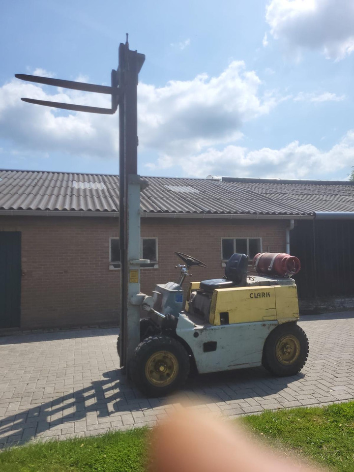 Clark CY40 Heftruck LPG - LPG forklift: picture 3 Clark CY40 Heftruck LPG - LPG forklift: picture 3