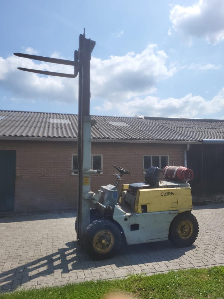 Clark CY40 Heftruck LPG - LPG forklift: picture 4 Clark CY40 Heftruck LPG - LPG forklift: picture 4