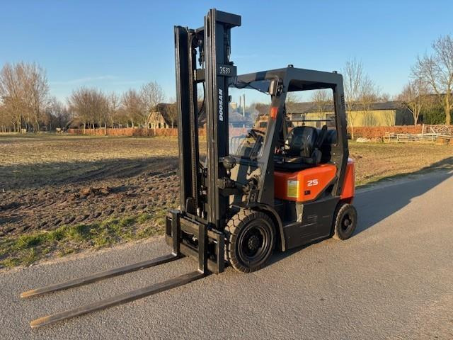 Doosan G25G LP Vorkheftruck Side-shift - LPG forklift: picture 1 Doosan G25G LP Vorkheftruck Side-shift - LPG forklift: picture 1