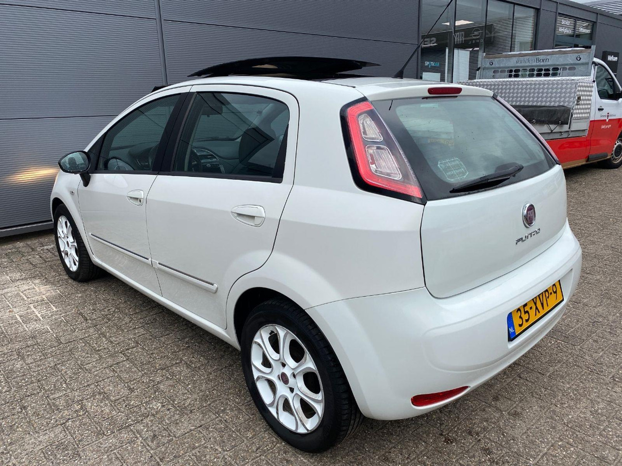 Fiat Punto Evo 0.9 TwinAir Easy | 2012 | 219.036 km | 35XVP9 | NAP: Logisch - Hatchback: picture 3 Fiat Punto Evo 0.9 TwinAir Easy | 2012 | 219.036 km | 35XVP9 | NAP: Logisch - Hatchback: picture 3