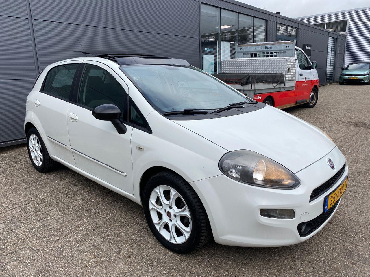 Fiat Punto Evo 0.9 TwinAir Easy | 2012 | 219.036 km | 35XVP9 | NAP: Logisch - Hatchback: picture 2 Fiat Punto Evo 0.9 TwinAir Easy | 2012 | 219.036 km | 35XVP9 | NAP: Logisch - Hatchback: picture 2