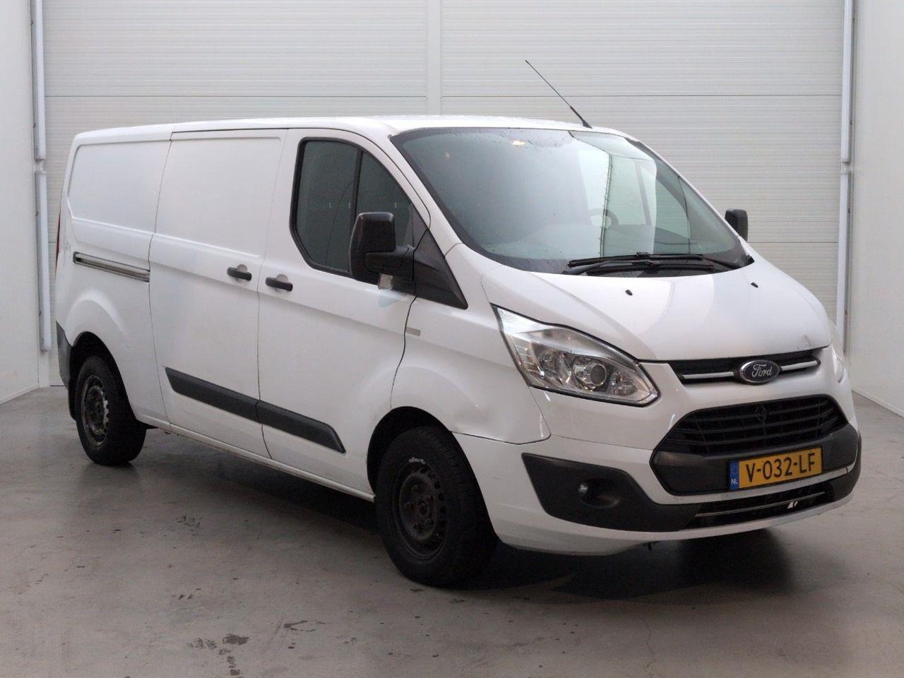 Ford Transit Custom 290 2.0 TDCI L2H1 Trend | 2018 | 230.190 km | V032LF | NAP: Logisch - Panel van: picture 2 Ford Transit Custom 290 2.0 TDCI L2H1 Trend | 2018 | 230.190 km | V032LF | NAP: Logisch - Panel van: picture 2