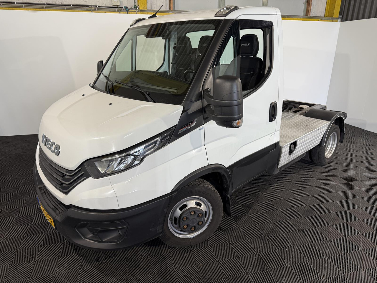 Iveco 40C18 Daily VSH-15-F 201.901 km - Mini artic tractor unit: picture 1 Iveco 40C18 Daily VSH-15-F 201.901 km - Mini artic tractor unit: picture 1