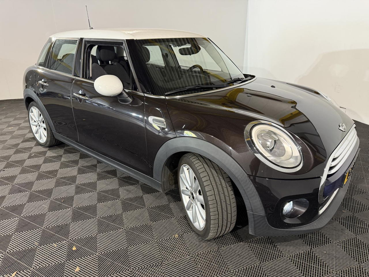 Mini | Mini | 1.5 Cooper Chili Business | 2015 | 201.355 km | 1ZPK60 | Logisch - Hatchback: picture 3 Mini | Mini | 1.5 Cooper Chili Business | 2015 | 201.355 km | 1ZPK60 | Logisch - Hatchback: picture 3