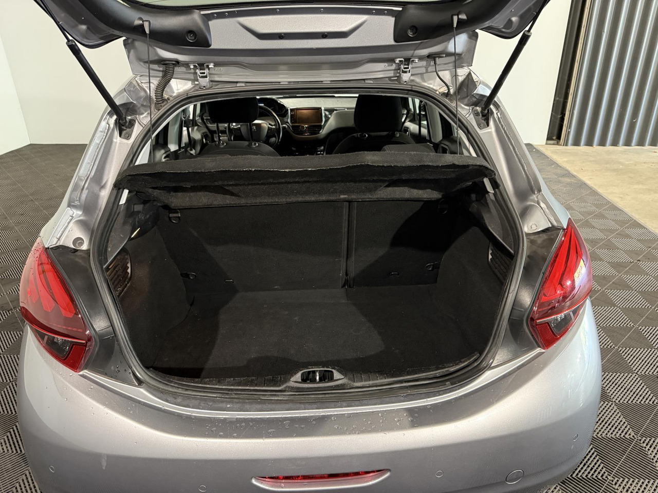 Peugeot | 208 | 1.5 BlueHDi Blue Lease Allure | 2019 | 183.354 km | R049BT | Geen oordeel - Hatchback: picture 5 Peugeot | 208 | 1.5 BlueHDi Blue Lease Allure | 2019 | 183.354 km | R049BT | Geen oordeel - Hatchback: picture 5