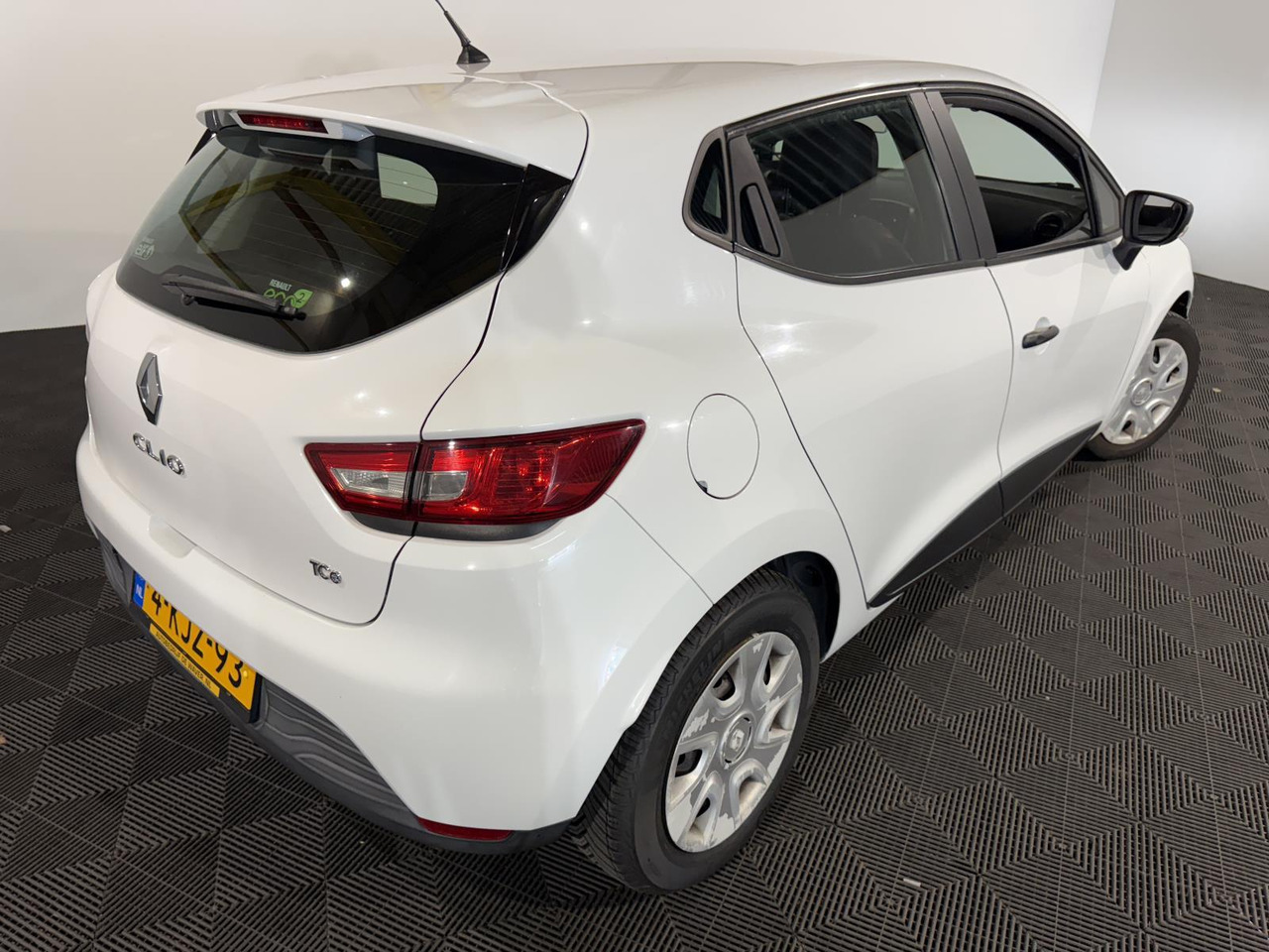 Renault | Clio | 0.9 TCe Authentique | 2013 | 160.970 km | 4KJZ93 | Logisch - Hatchback: picture 2 Renault | Clio | 0.9 TCe Authentique | 2013 | 160.970 km | 4KJZ93 | Logisch - Hatchback: picture 2
