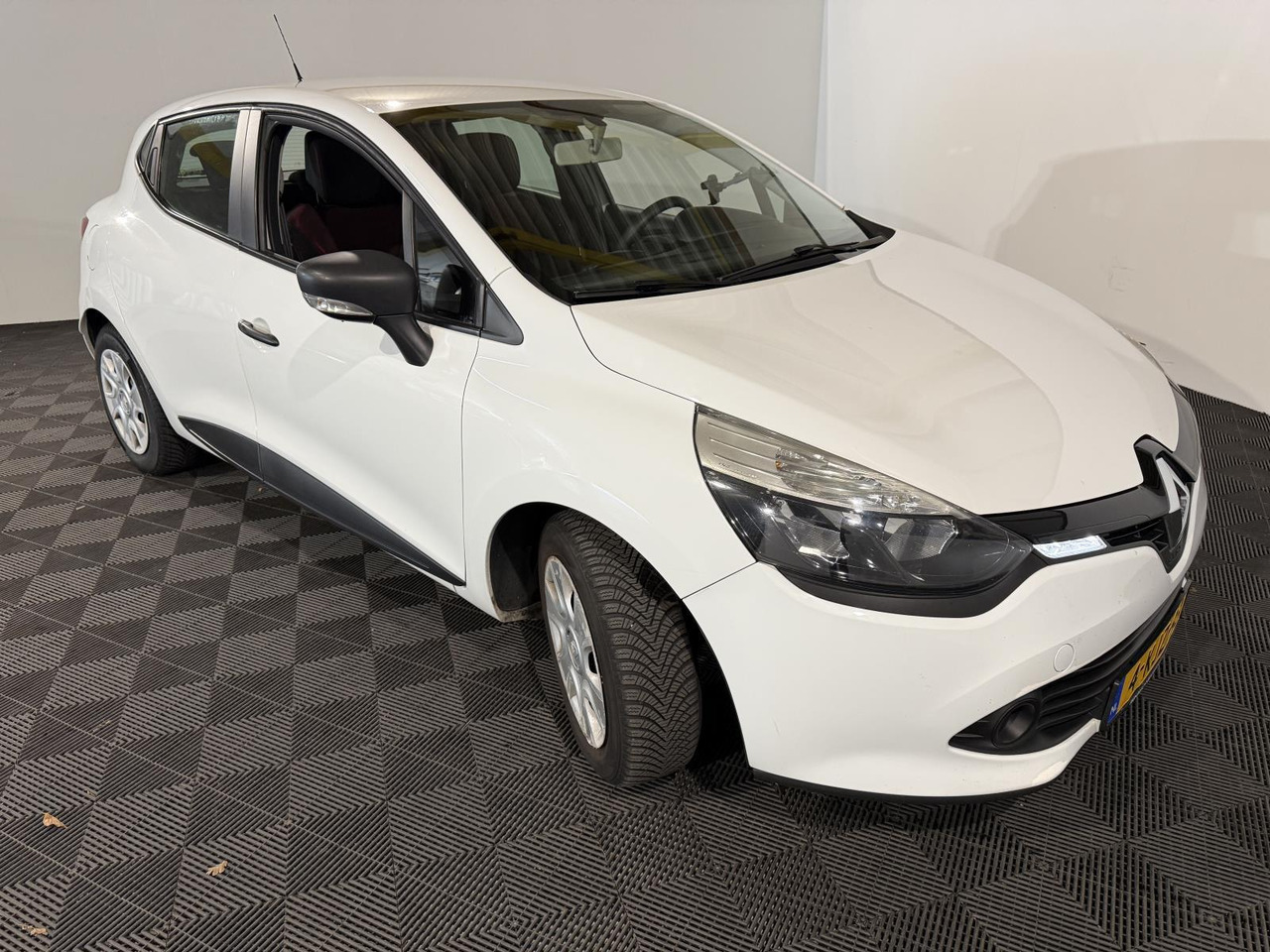 Renault | Clio | 0.9 TCe Authentique | 2013 | 160.970 km | 4KJZ93 | Logisch - Hatchback: picture 3 Renault | Clio | 0.9 TCe Authentique | 2013 | 160.970 km | 4KJZ93 | Logisch - Hatchback: picture 3