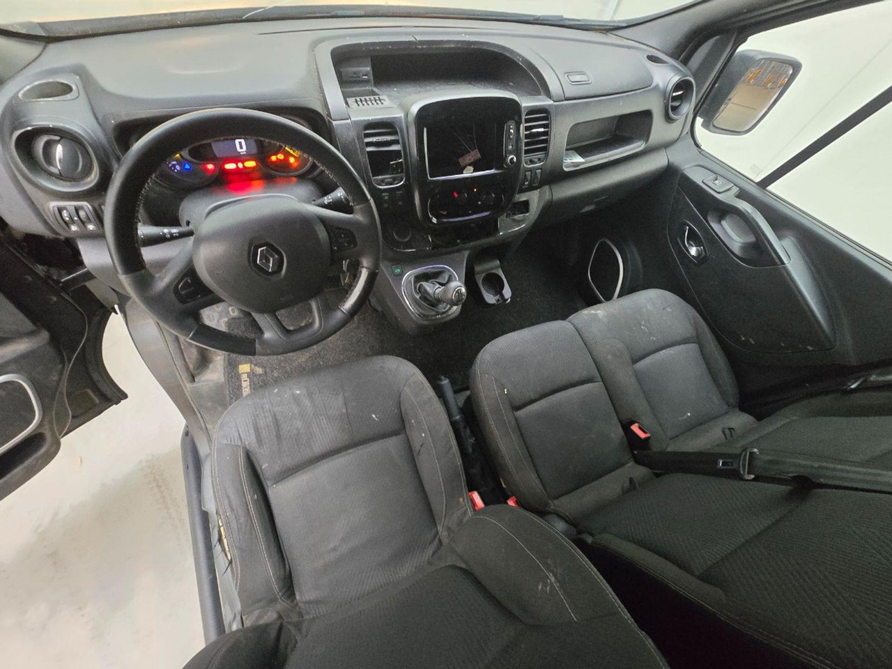 Renault Trafic 1.6 dCi T29 L2H2 Comfort Energy | 2015 | 305.750 km | VR261T | NAP: Logisch - Panel van: picture 5 Renault Trafic 1.6 dCi T29 L2H2 Comfort Energy | 2015 | 305.750 km | VR261T | NAP: Logisch - Panel van: picture 5