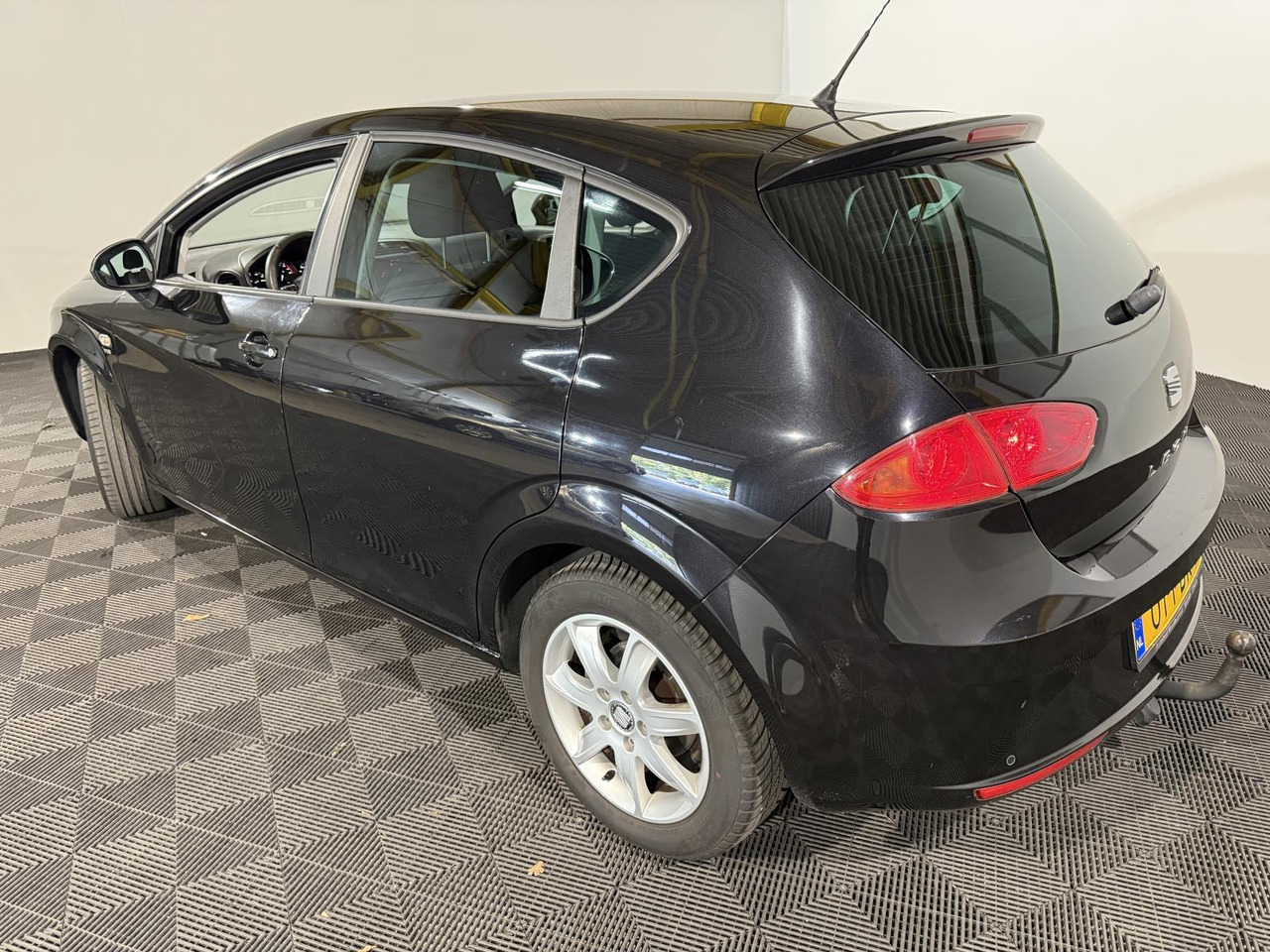 SEAT | Leon | 1.2 TSI Good Stuff | 2011 | 180.589 km | 01PBR7 | Logisch - Hatchback: picture 2 SEAT | Leon | 1.2 TSI Good Stuff | 2011 | 180.589 km | 01PBR7 | Logisch - Hatchback: picture 2