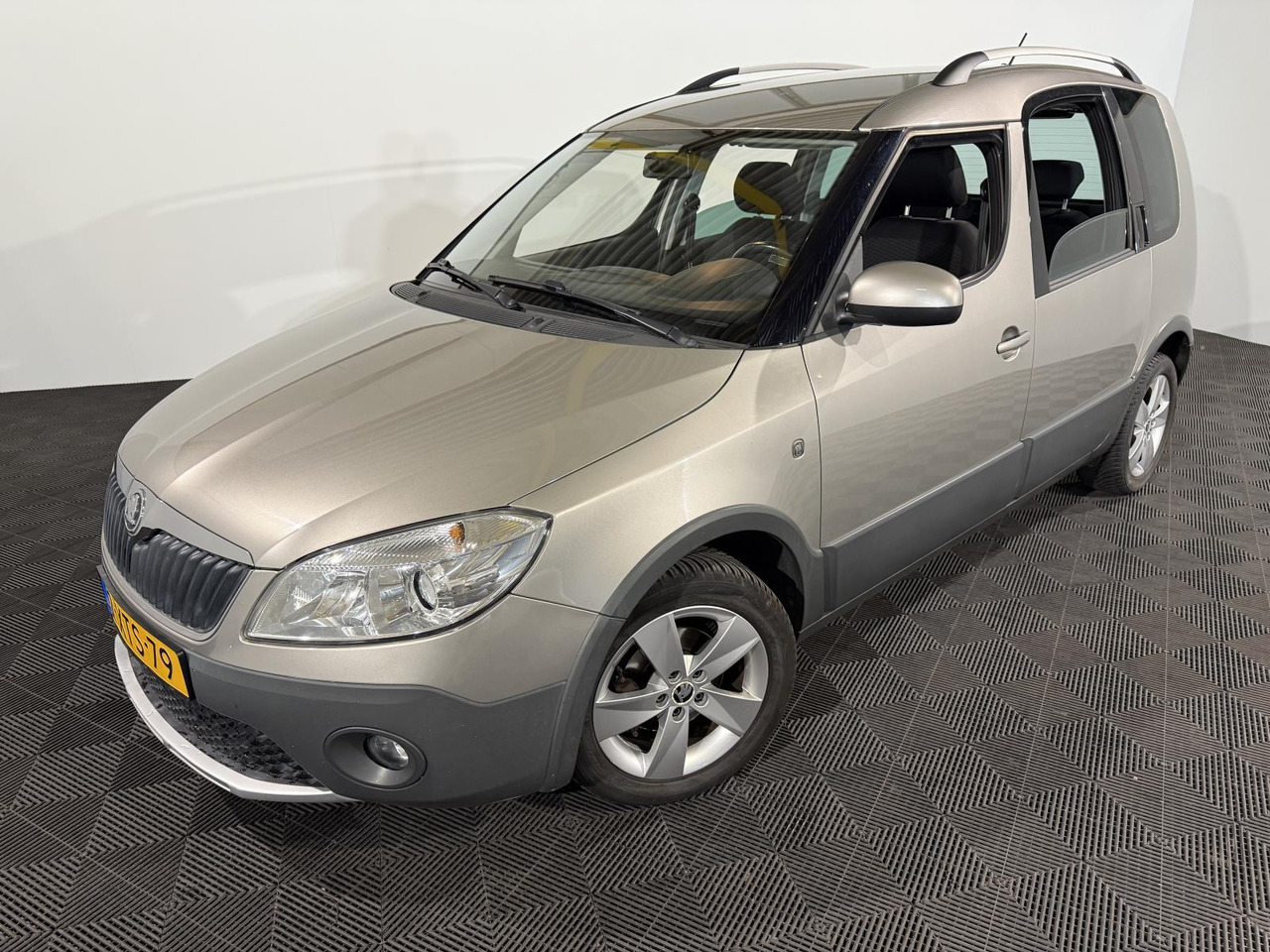 Skoda Roomster 1.2 TSI Drive | 2015 | 119.156 km | 2-XTS-79 - Car: picture 1 Skoda Roomster 1.2 TSI Drive | 2015 | 119.156 km | 2-XTS-79 - Car: picture 1