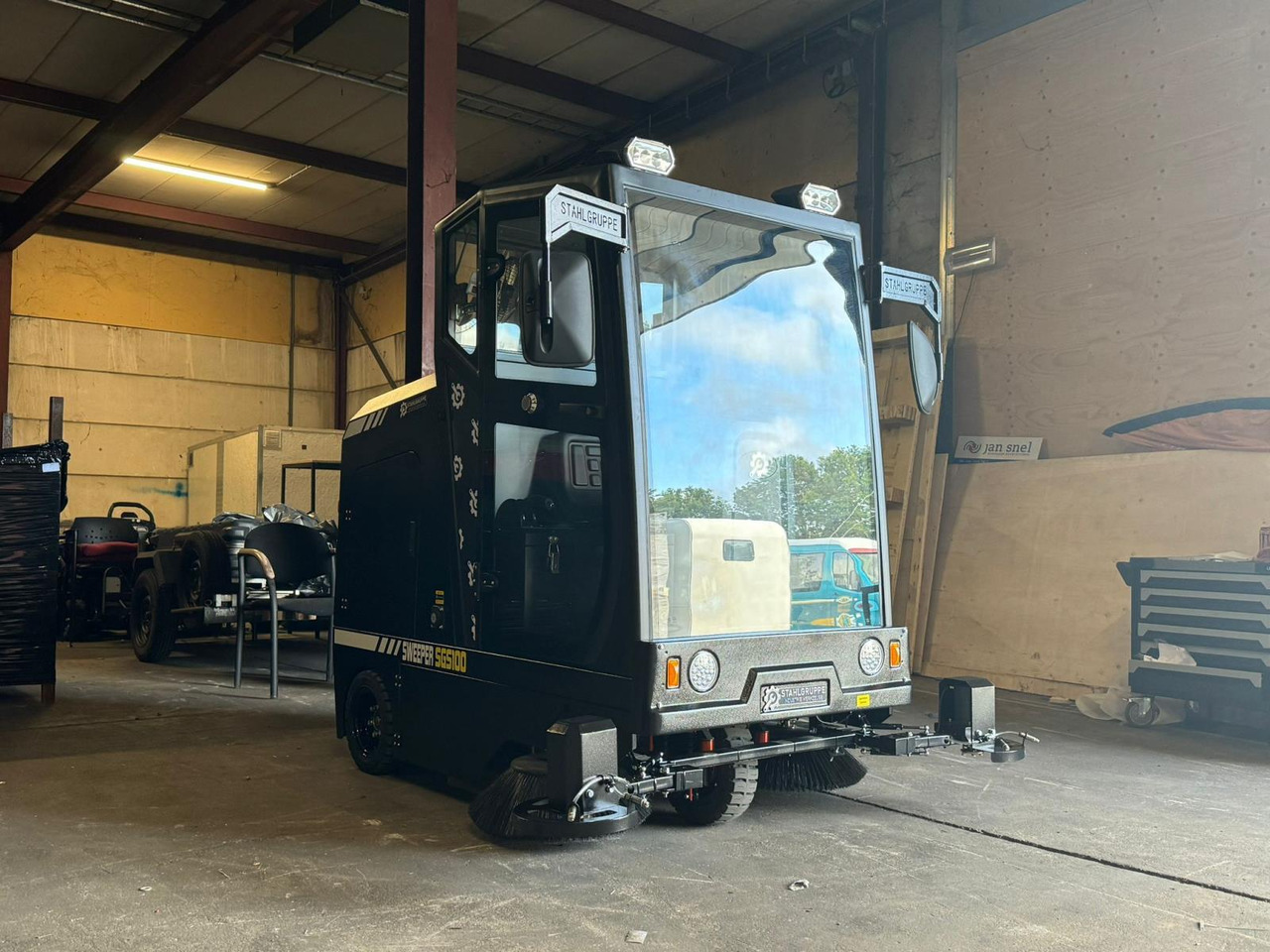 Veegmachine Stahlgruppe SGS100 - Garage equipment: picture 1 Veegmachine Stahlgruppe SGS100 - Garage equipment: picture 1