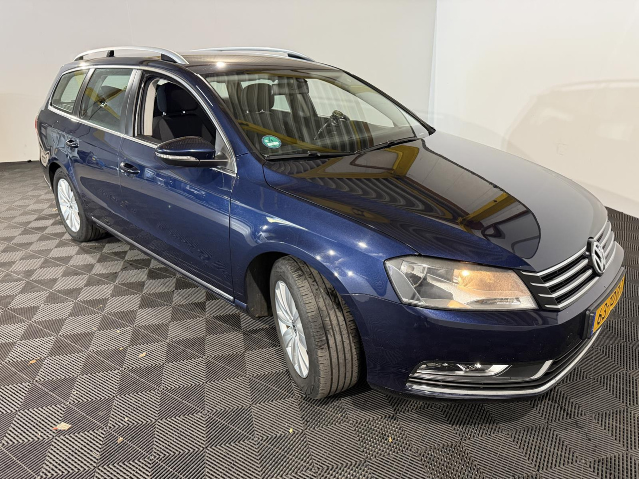 Volkswagen | Passat Variant | 1.4 TSI Comfortline BlueMotion | 2012 | 223.524 km | 63TDP7 | Logisch - Car: picture 5 Volkswagen | Passat Variant | 1.4 TSI Comfortline BlueMotion | 2012 | 223.524 km | 63TDP7 | Logisch - Car: picture 5