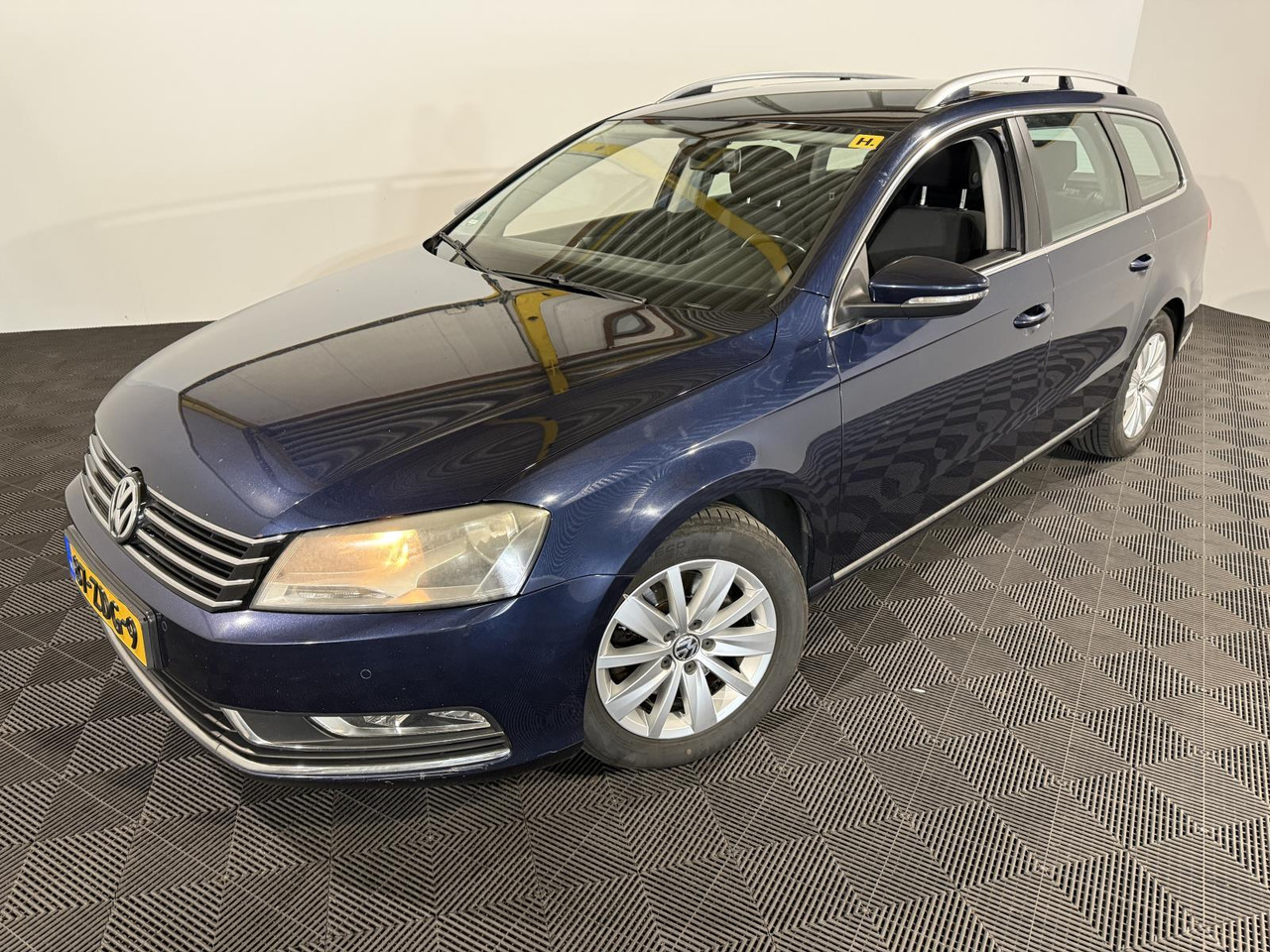 Volkswagen | Passat Variant | 1.6 TDI Comfortline BlueMotion | 2011 | 358.371 km | 87ZDG9 | Geen oordeel - Car: picture 1 Volkswagen | Passat Variant | 1.6 TDI Comfortline BlueMotion | 2011 | 358.371 km | 87ZDG9 | Geen oordeel - Car: picture 1
