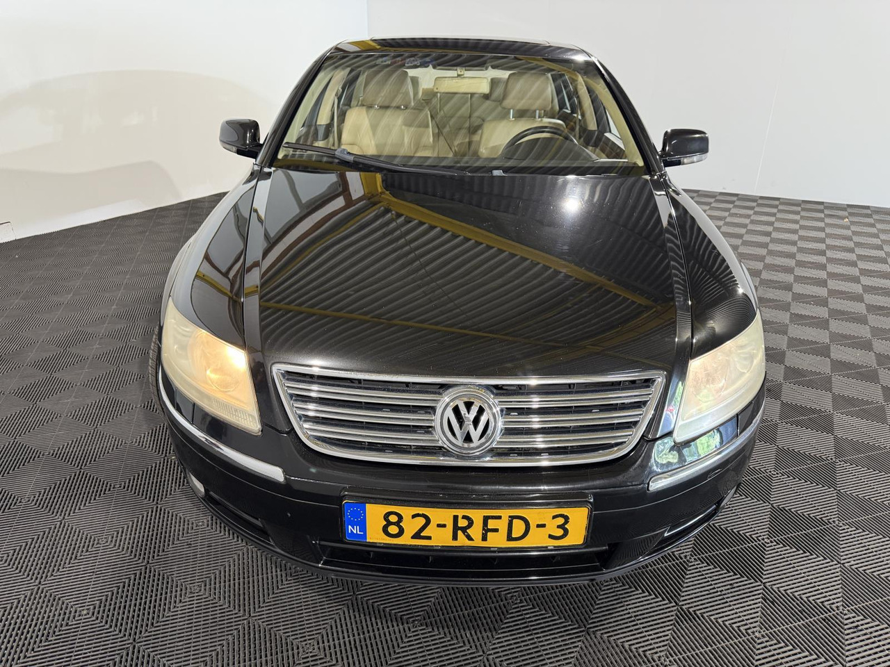 Volkswagen | Phaeton | 3.2 V6 5p. Automaat | 2003 | 339.296 km | 82RFD3 | Geen oordeel - Saloon car: picture 5 Volkswagen | Phaeton | 3.2 V6 5p. Automaat | 2003 | 339.296 km | 82RFD3 | Geen oordeel - Saloon car: picture 5
