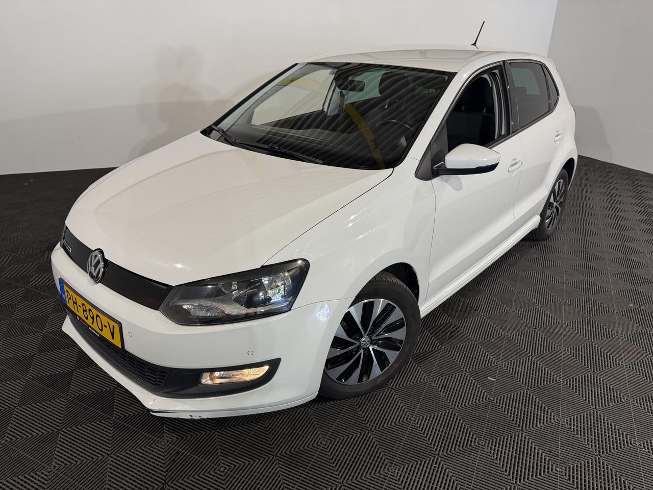 Volkswagen | Polo | 1.0 BlueMotion Edition | 2017 | 175.906 km | PH890V | Logisch - Hatchback: picture 1 Volkswagen | Polo | 1.0 BlueMotion Edition | 2017 | 175.906 km | PH890V | Logisch - Hatchback: picture 1