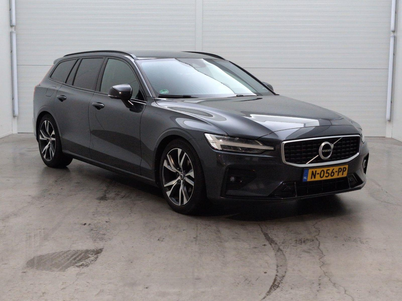 Volvo V60 2.0 D4 Inscription | 2019 | 192.437 km | Automaat | N056PP | NAP: Geen oordeel - Car: picture 2 Volvo V60 2.0 D4 Inscription | 2019 | 192.437 km | Automaat | N056PP | NAP: Geen oordeel - Car: picture 2