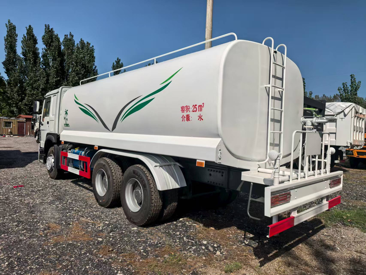 HOWO 371 - Tanker truck: picture 3 HOWO 371 - Tanker truck: picture 3