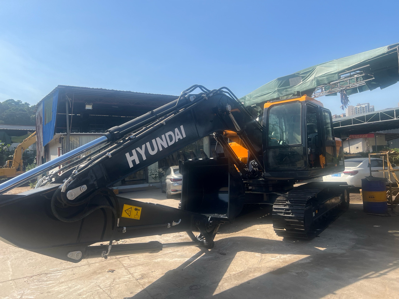 Hyundai 220S - Crawler excavator: picture 2 Hyundai 220S - Crawler excavator: picture 2