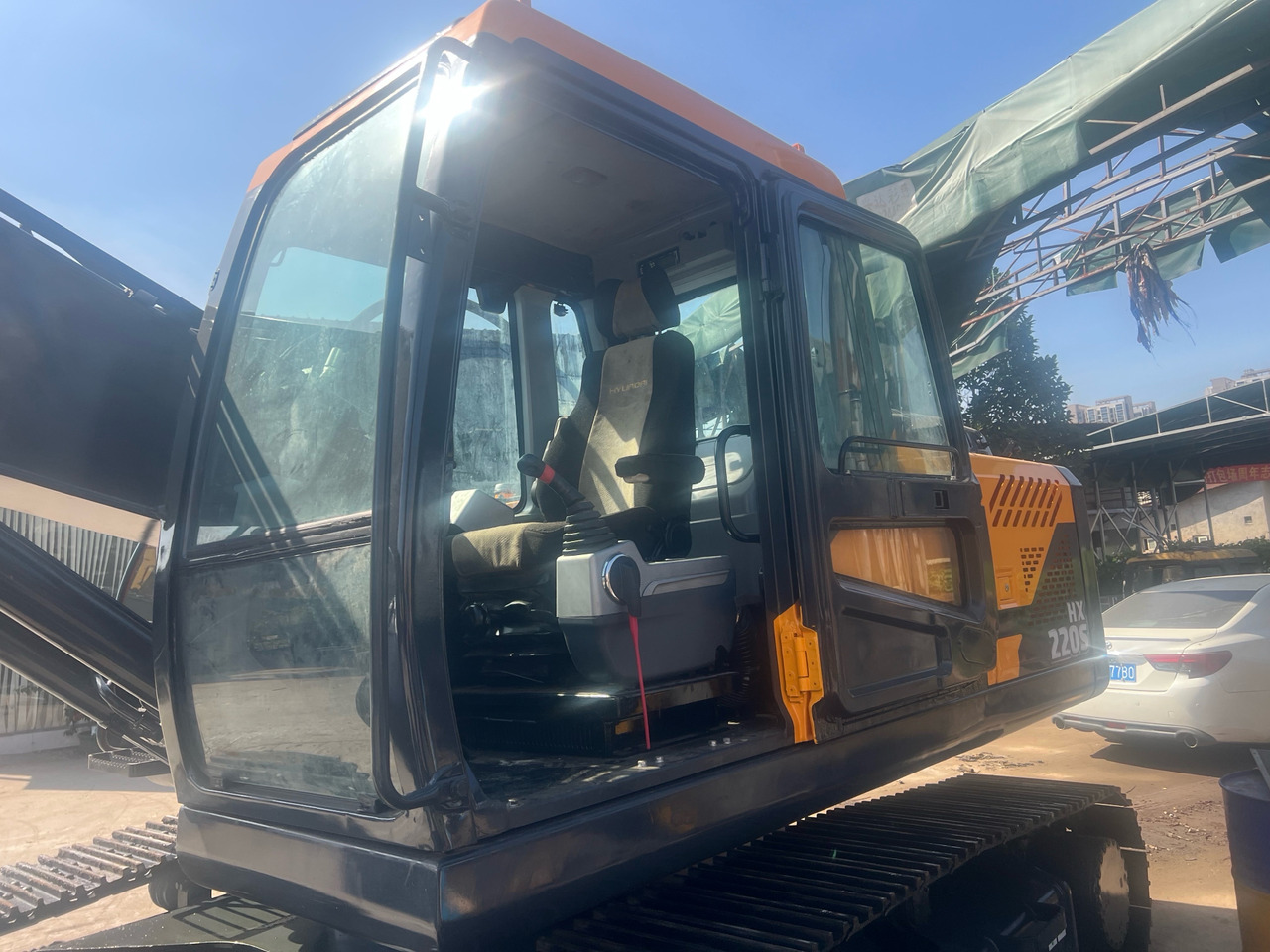 Hyundai 220S - Crawler excavator: picture 4 Hyundai 220S - Crawler excavator: picture 4