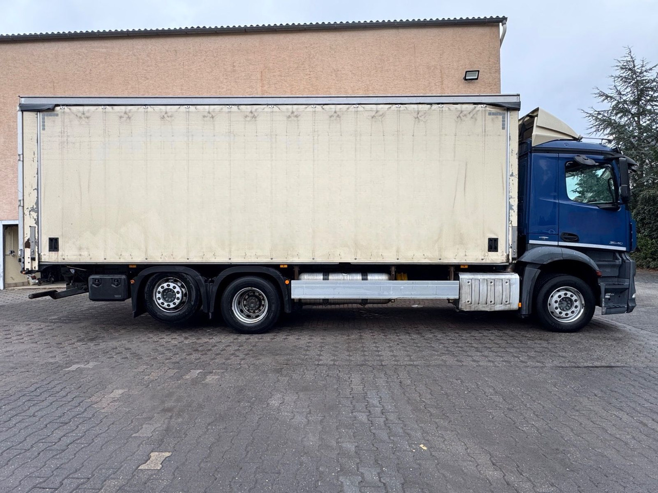 Mercedes-Benz 2548/Lenk-Lift/Retarder/Top-Zustand - Curtain side truck: picture 3 Mercedes-Benz 2548/Lenk-Lift/Retarder/Top-Zustand - Curtain side truck: picture 3