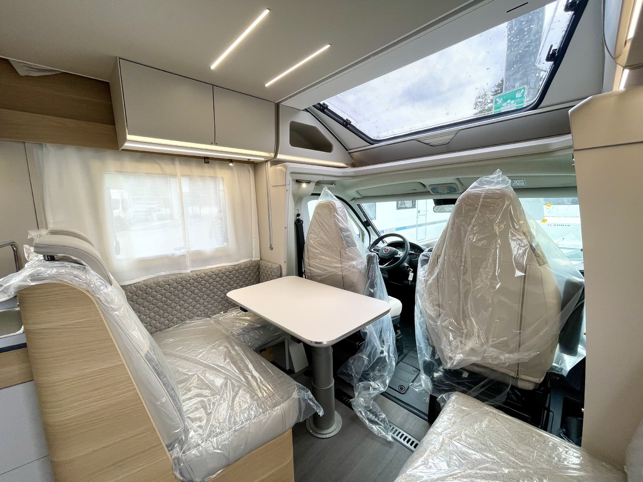 ADRIA Matrix axess 650 SC - Semi-integrated motorhome: picture 5 ADRIA Matrix axess 650 SC - Semi-integrated motorhome: picture 5