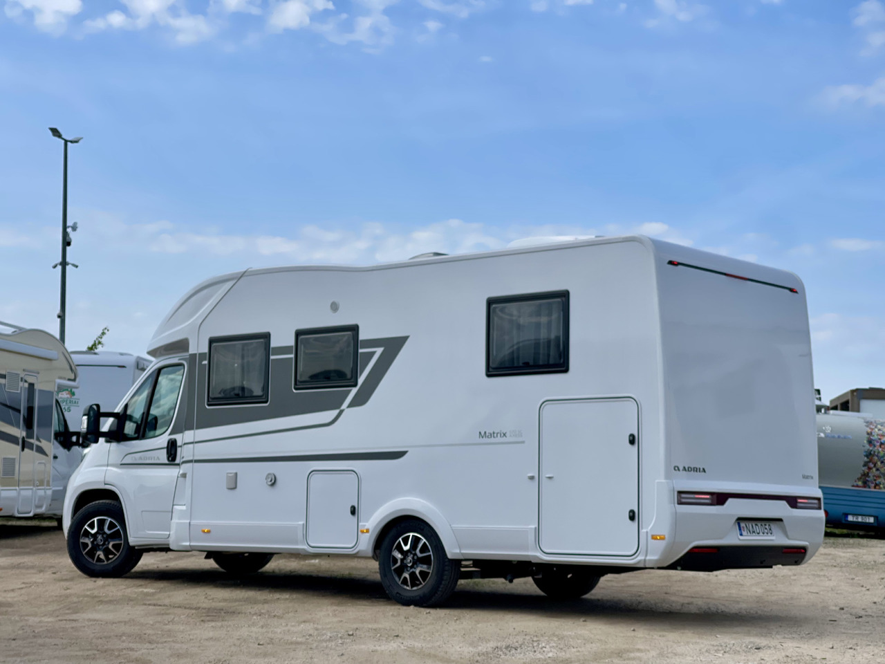 Adria Matrix Plus 670DC - Semi-integrated motorhome: picture 2 Adria Matrix Plus 670DC - Semi-integrated motorhome: picture 2