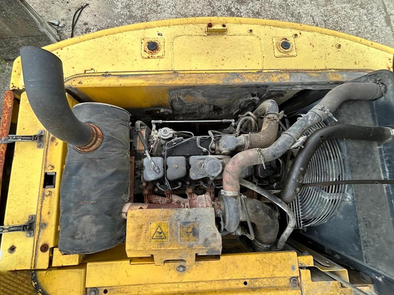 Excavator New Holland E215B: picture 18