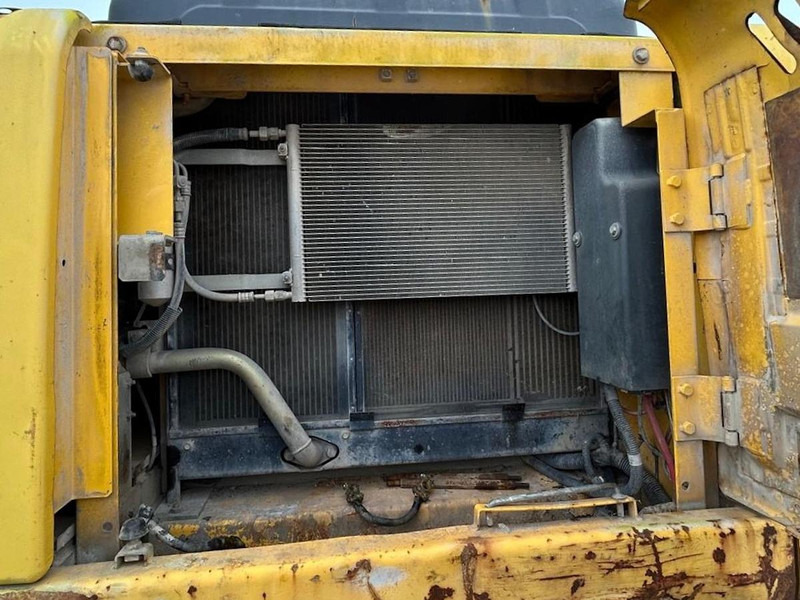Excavator New Holland E215B: picture 17
