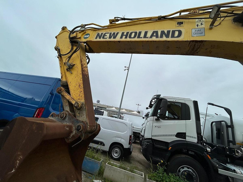 Excavator New Holland E215B: picture 13
