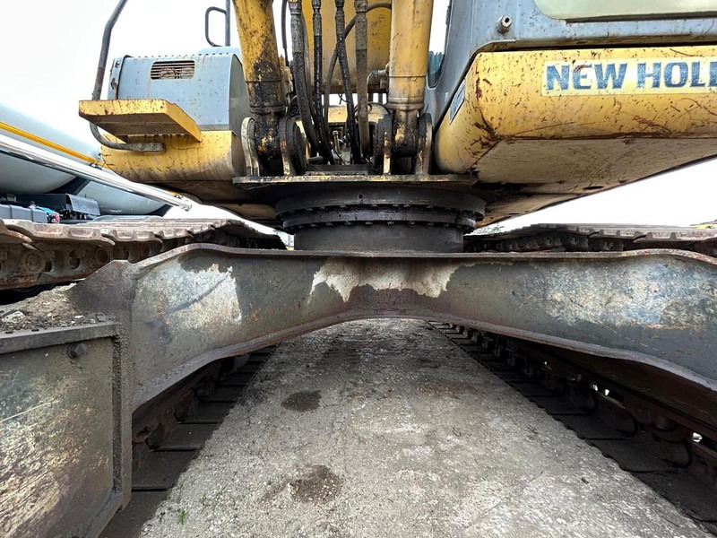 Excavator New Holland E215B: picture 19