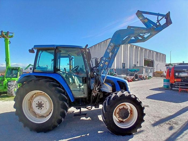 New Holland TL90A - Farm tractor: picture 1 New Holland TL90A - Farm tractor: picture 1