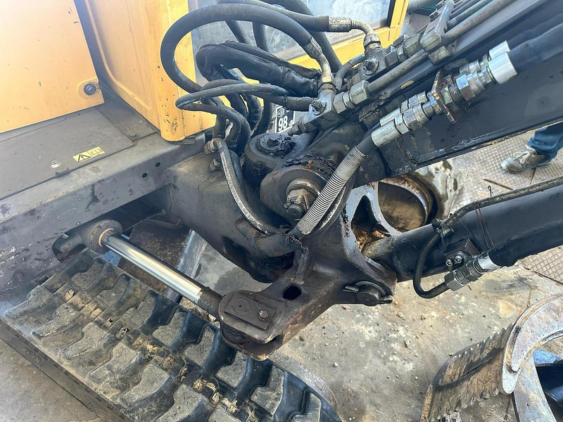 Mini excavator Volvo EC35: picture 12