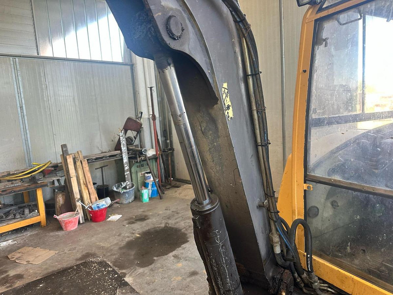 Mini excavator Volvo EC35: picture 15